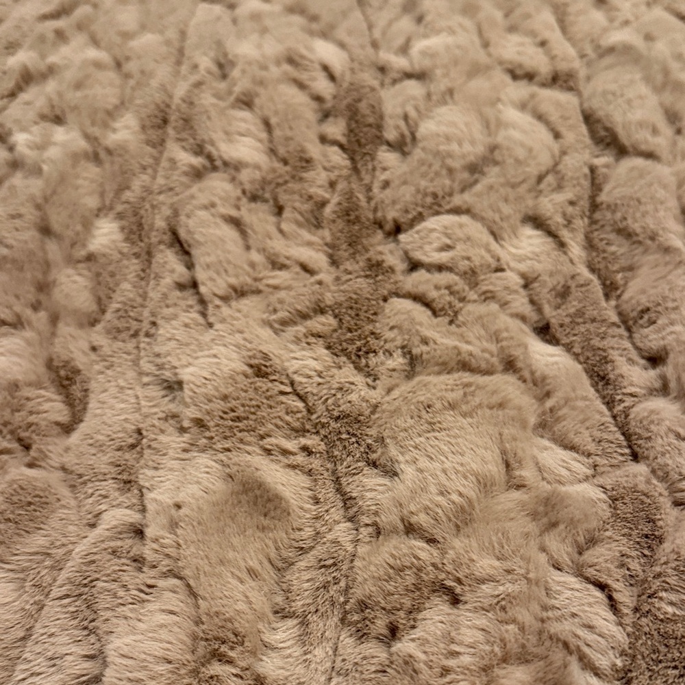 UGG Cozy Pink Cable Knit Throw Blanket - Picture 3 of 4